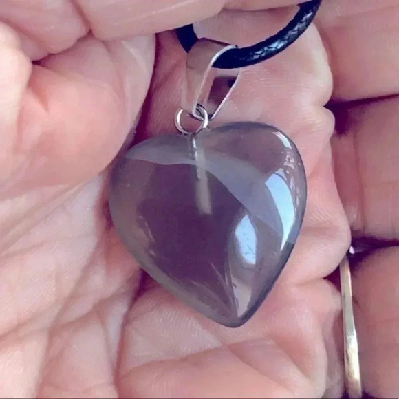 Gray Striped Quartz Heart Pendant Leather Necklace NWT - Picture 1 of 3